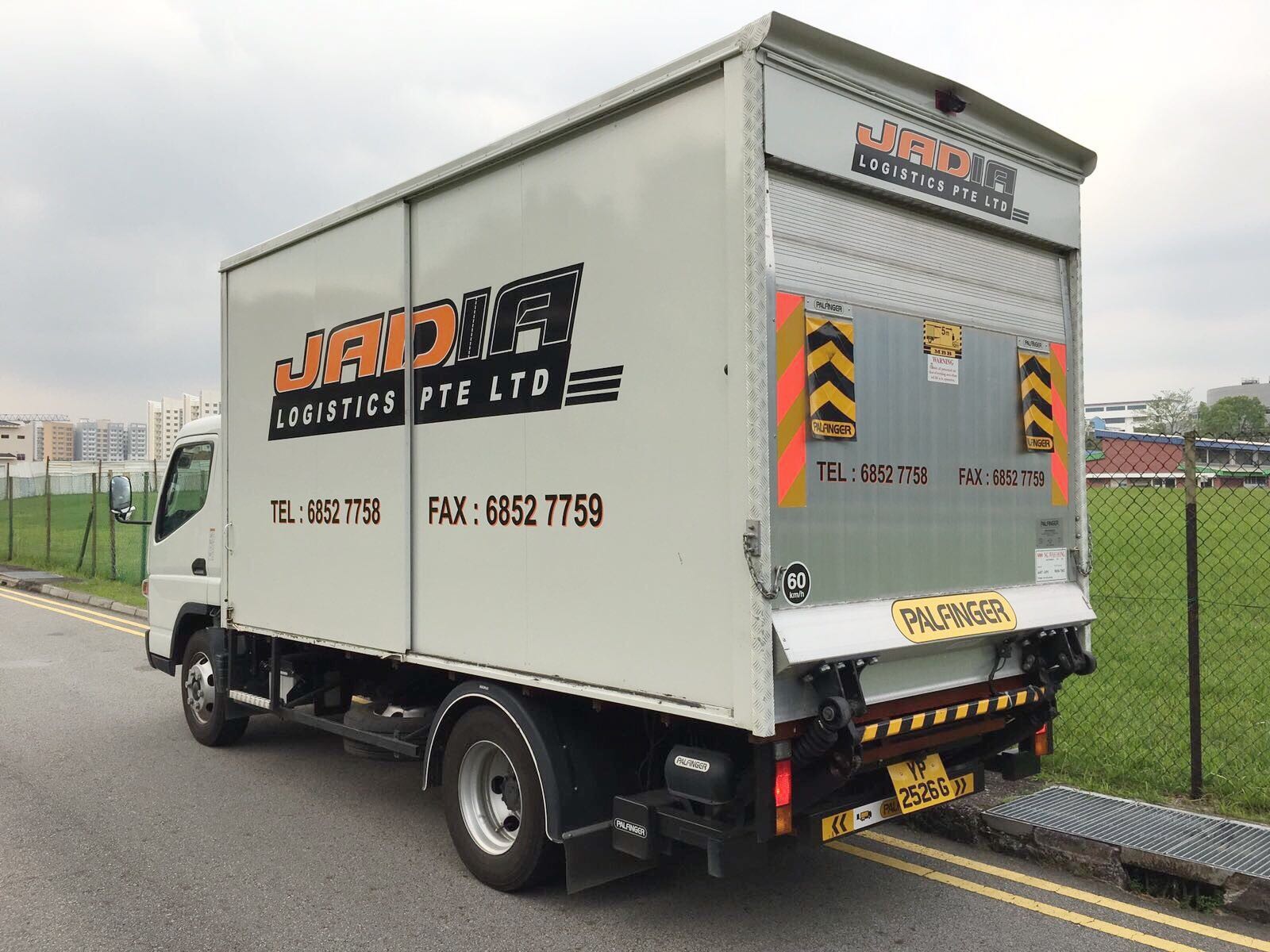 14ft Covered Truck with Hydraulic Tailgate