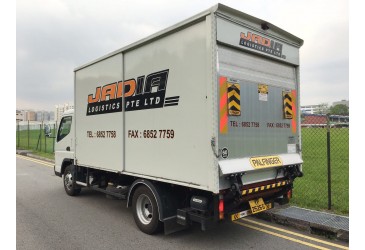 14ft Covered Truck with Hydraulic Tailgate