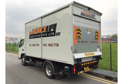 14ft Covered Truck with Hydraulic Tailgate